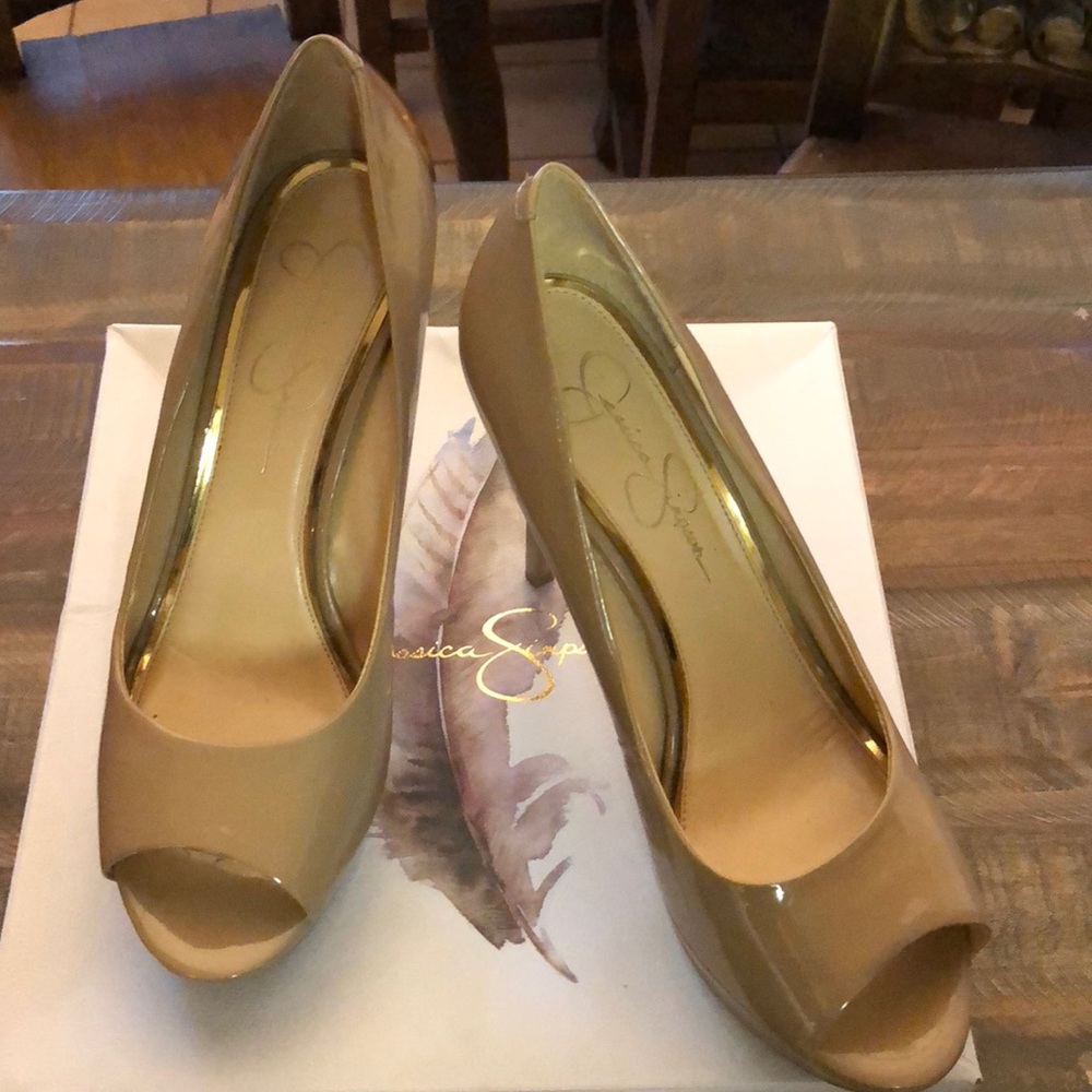 Jéssica Simpson platform heels